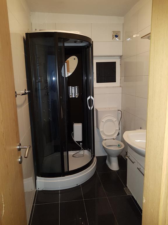 Apartman 4 Kilometar To City Centar Split Exterior photo